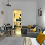 Iris On Popovich Apartman *