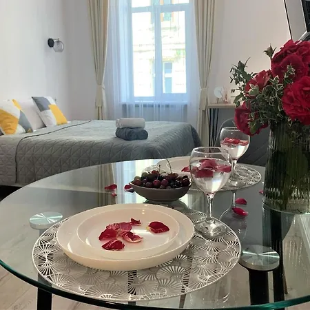Iris On Popovich Apartment