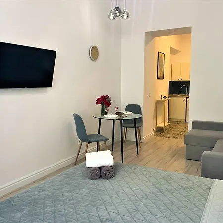 Iris On Popovich Apartman